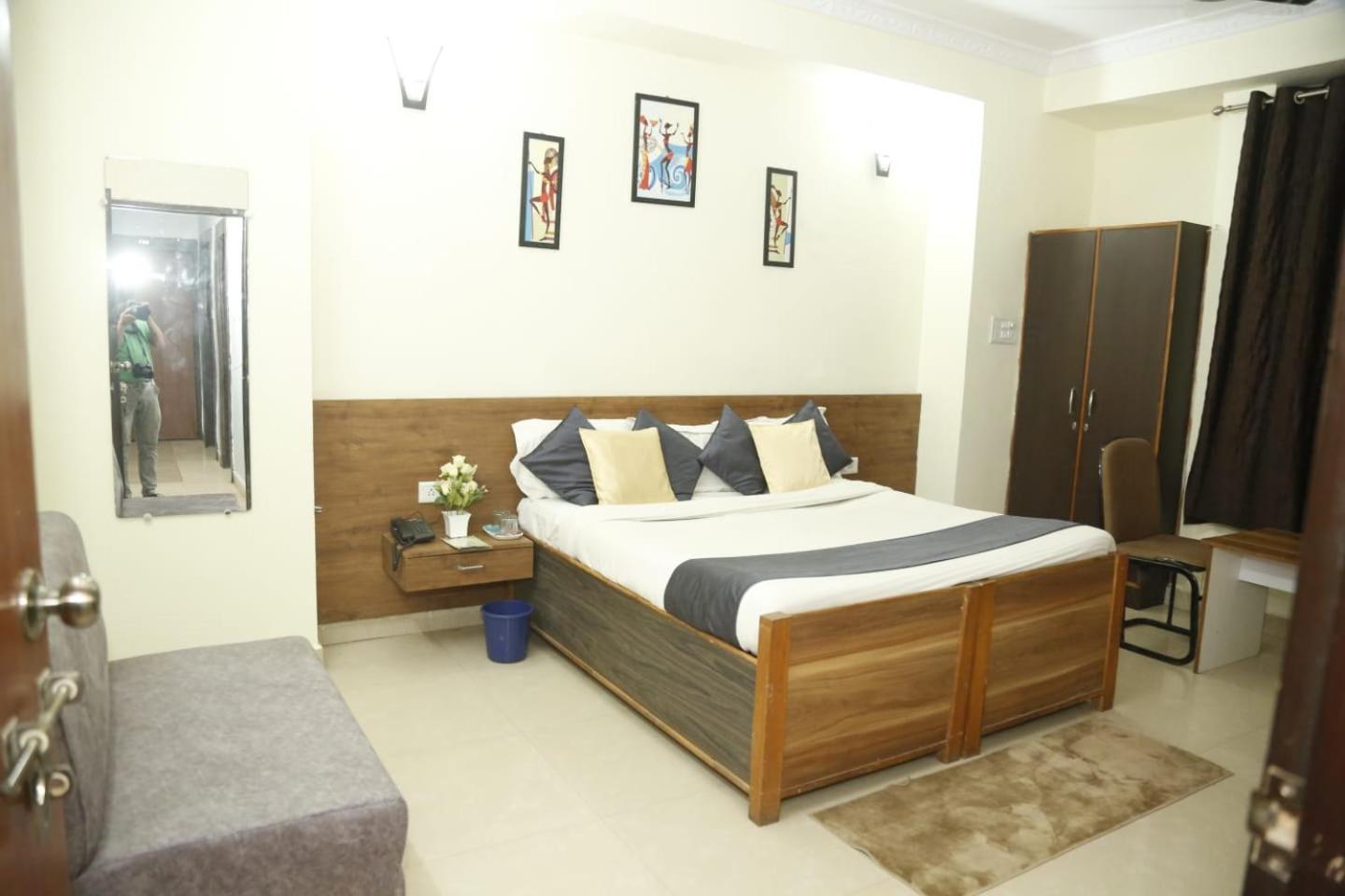 Sandalwood Vibes Bhopal Eksteriør billede