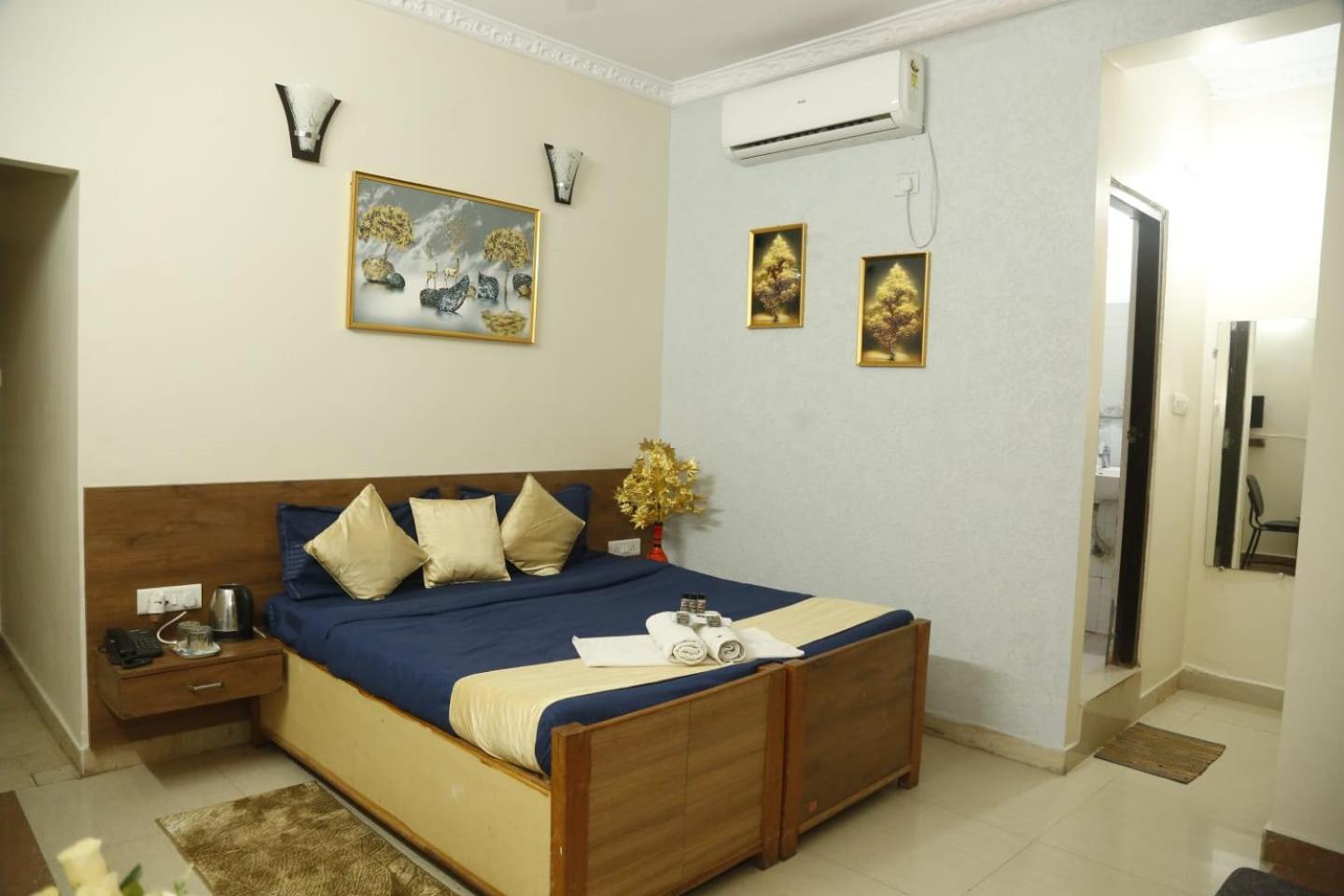 Sandalwood Vibes Bhopal Eksteriør billede